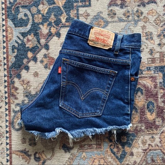Vintage Levi’s shorts - Picture 2 of 4